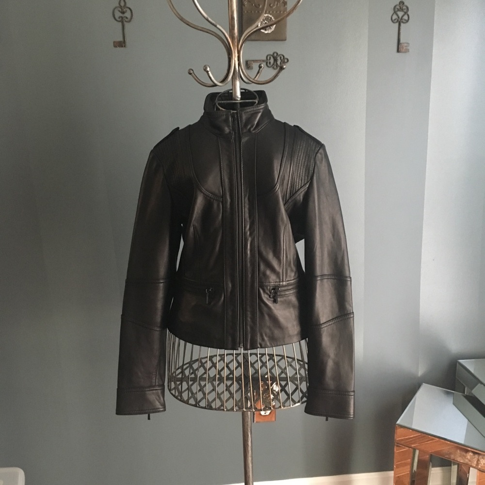 Women's genuine leather jacket, size medium