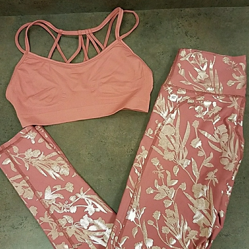 NWOT, Rose+Rose gold top/pants 😇