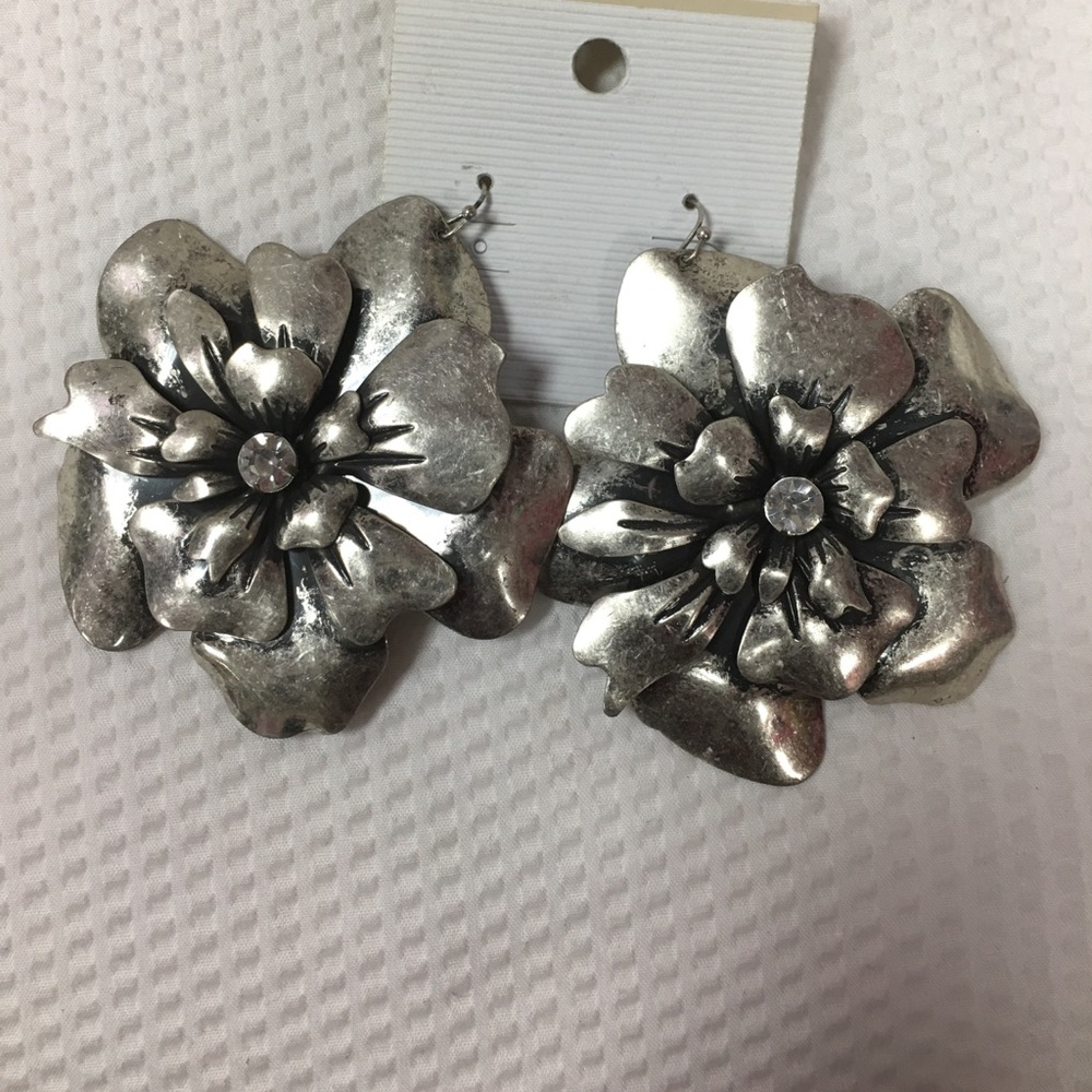 Floral Antique Silver Look Earring