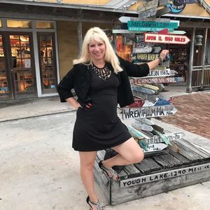 Meet your Posher, Debbie