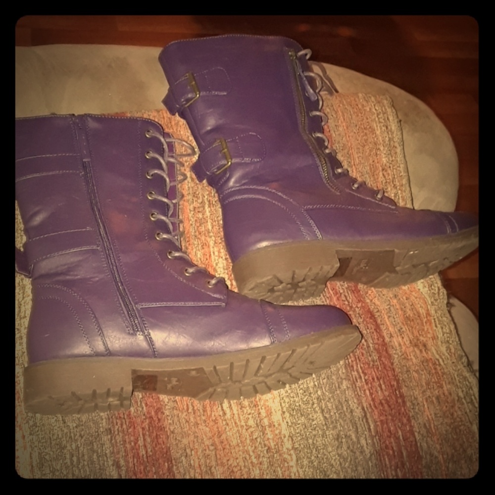 Amazing purple faux leather boots