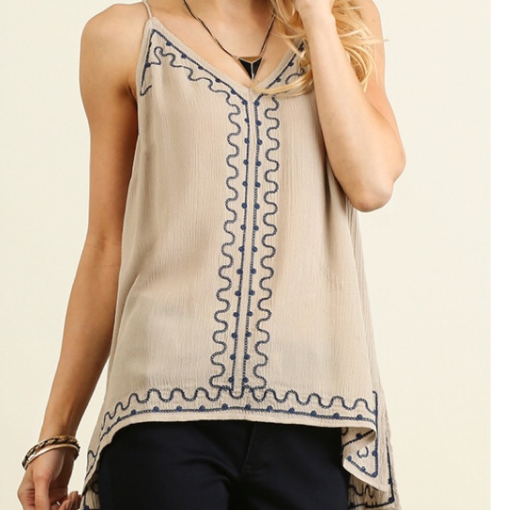 Umgee Taupe and Navy Top!