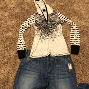 Women’s Miss Me jeans & Daytrip small shirt