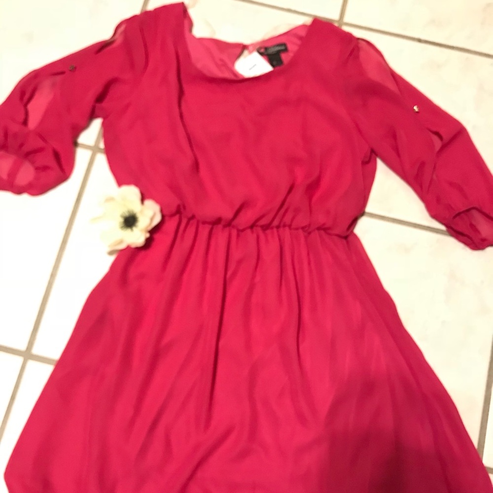 Dark pink dress with split sleeves.