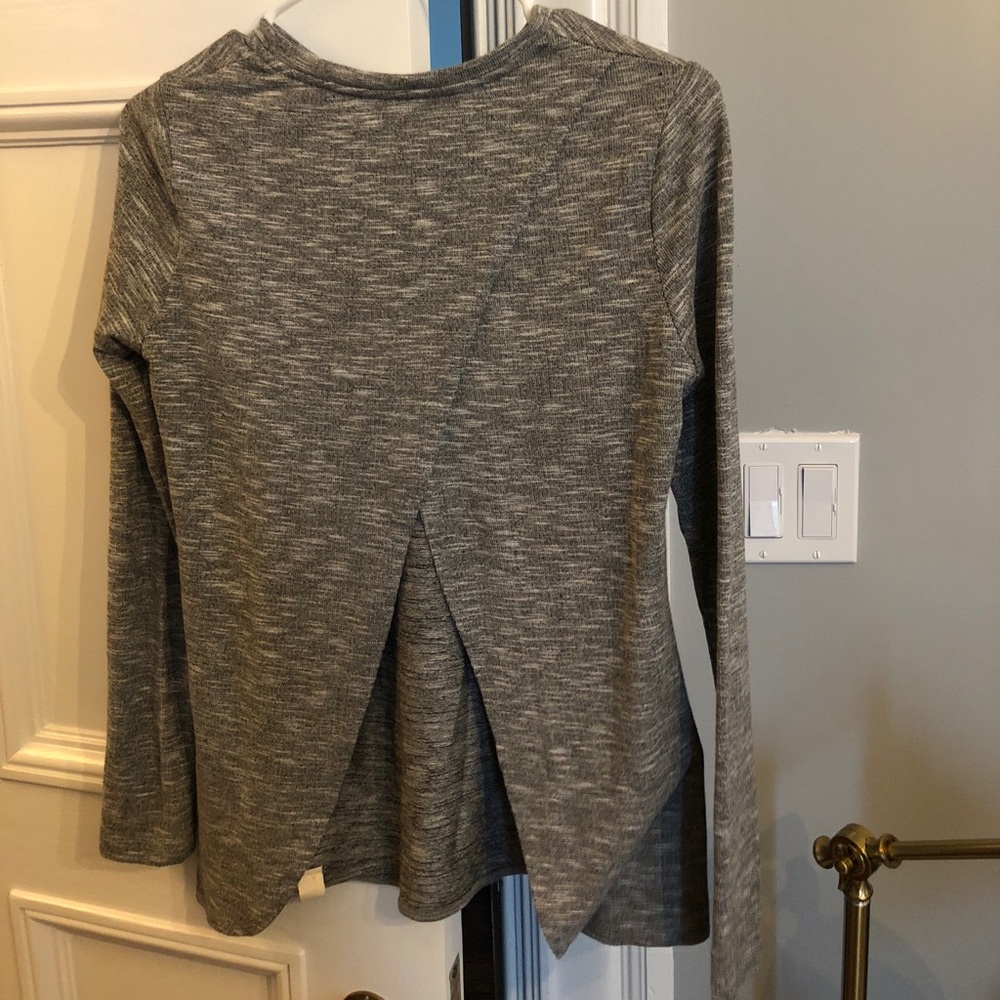 Amour Vert- open-back grey sweater!