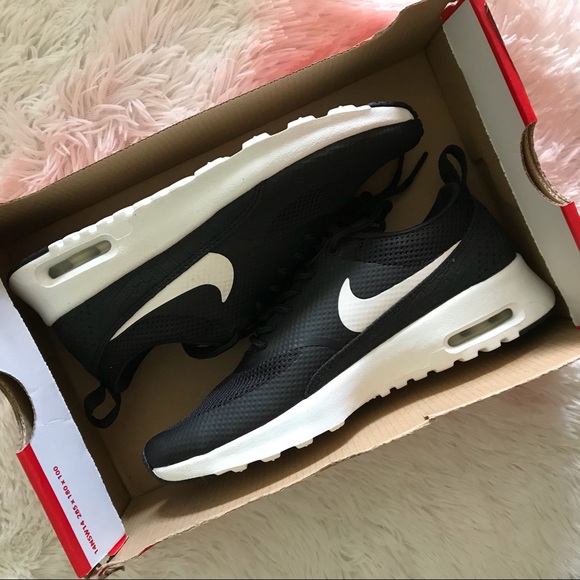 SOLD | NEW 🌹 AIR MAX THEA SZ 5.5 WOMENS - Picture 4 of 8