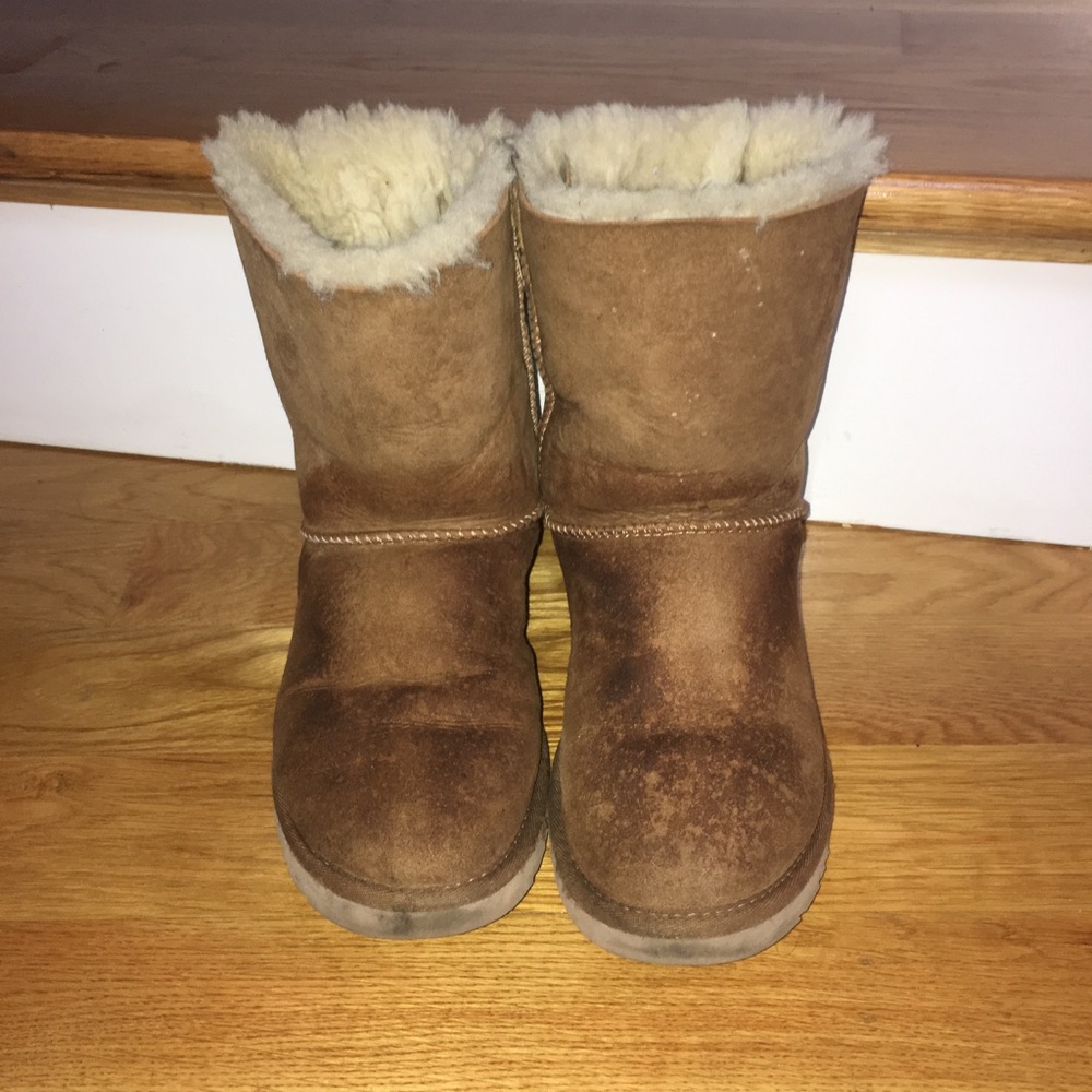 Bailey Bow UGGS size 8