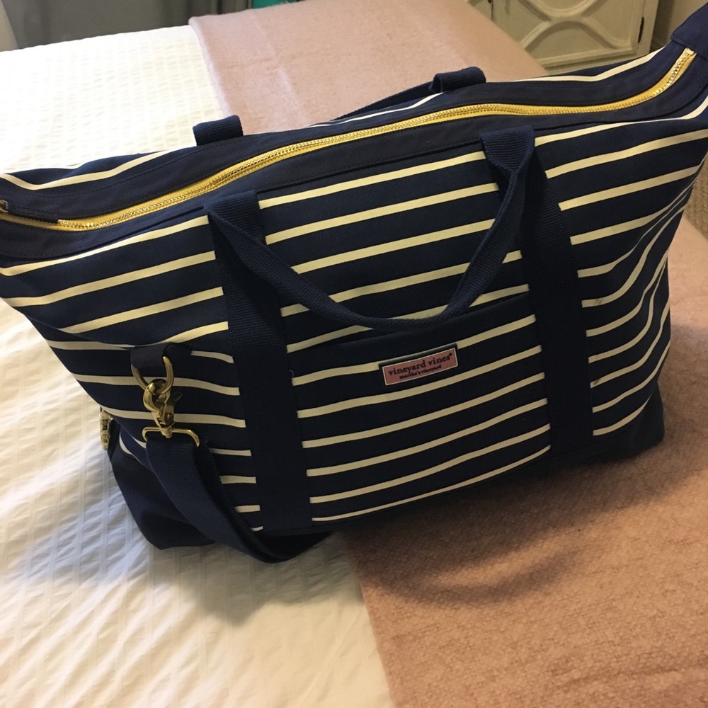Vineyard Vines weekender bag