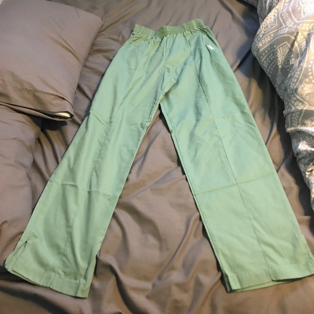 Landau size medium scrub pants