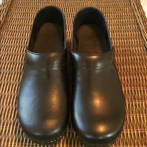 Men’s professional Dansko clogs