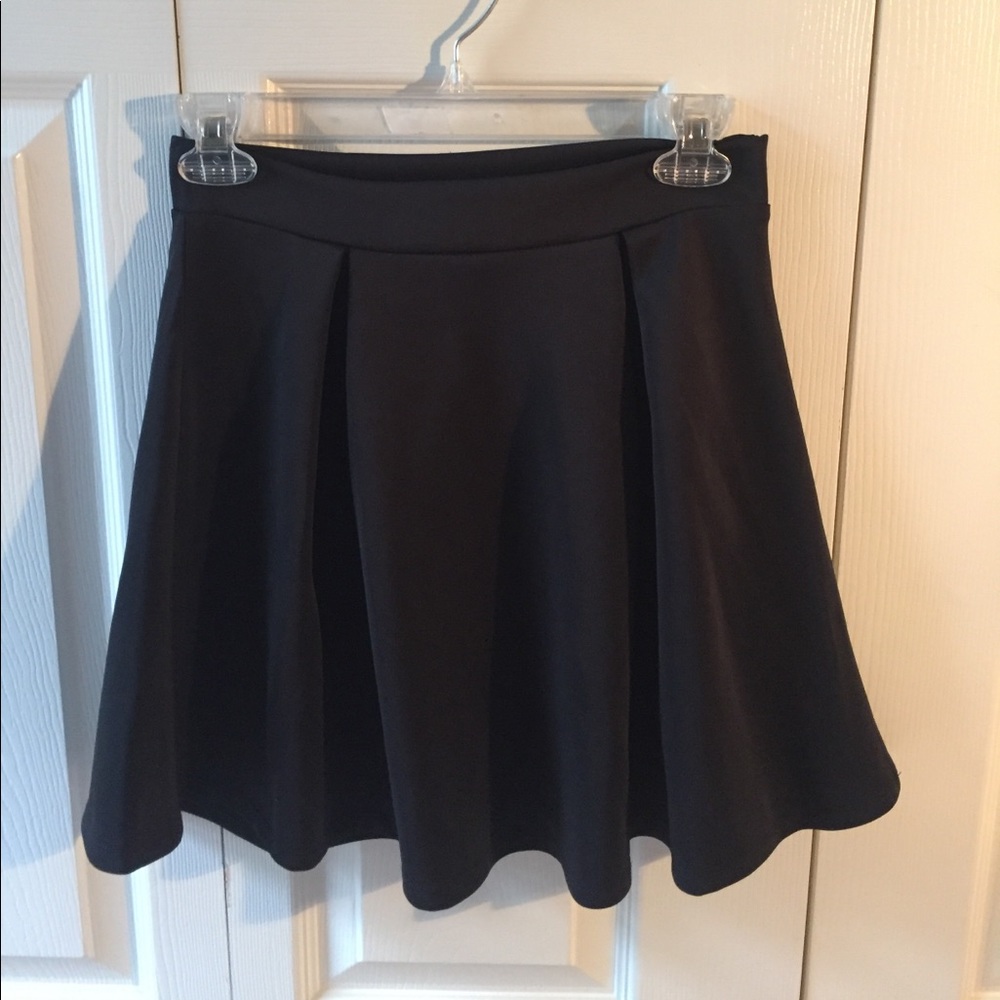 Black skater skirt