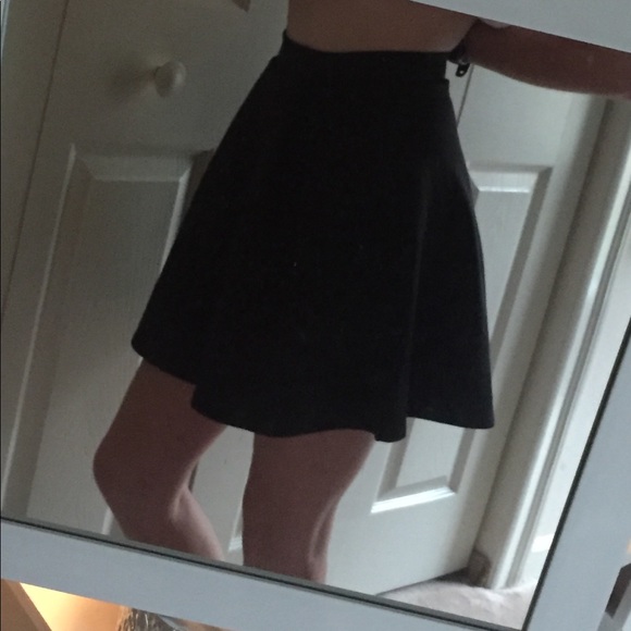 Black skater skirt - Picture 2 of 2