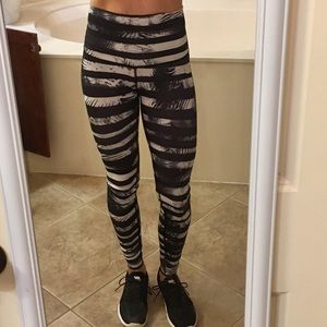 Lulu lemon wunder under tight