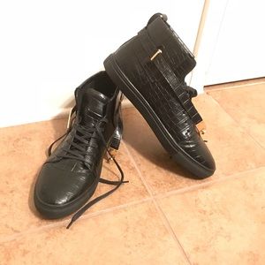 Mecca footwear for Sale💁🏾‍♂️👟