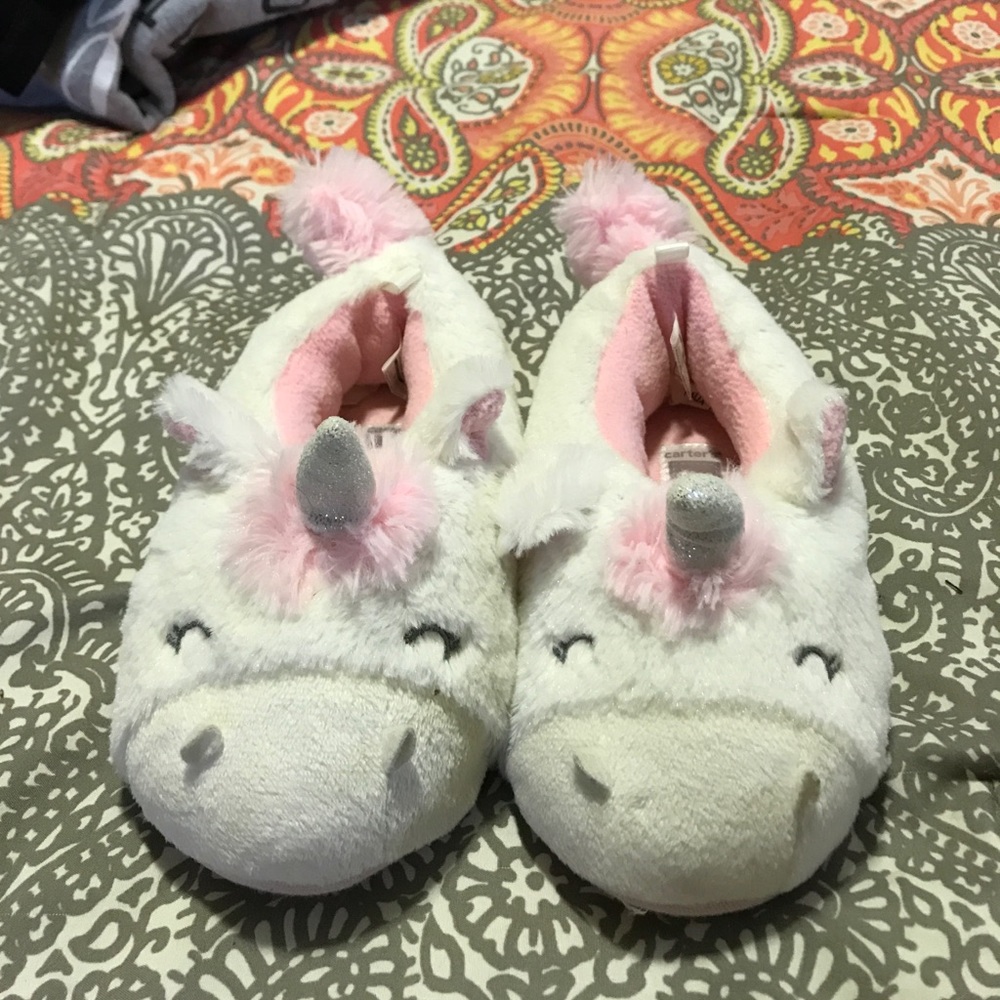 Unicorn slippers size 9/10 toddler