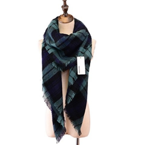 ONE LEFT Oversized Navy Tartan Blanket Scarf Wrap - Picture 3 of 5