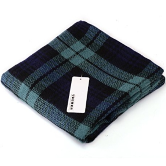 ONE LEFT Oversized Navy Tartan Blanket Scarf Wrap - Picture 4 of 5