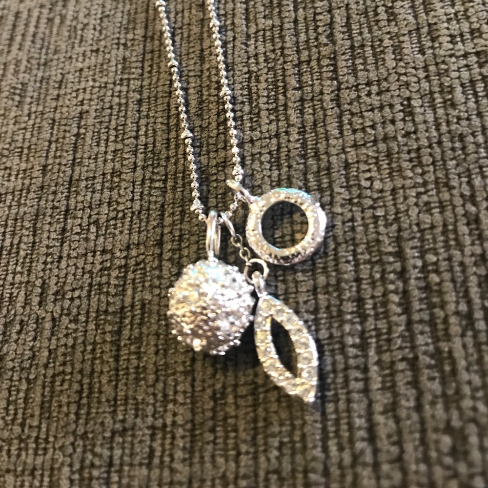 Silver pendant necklace