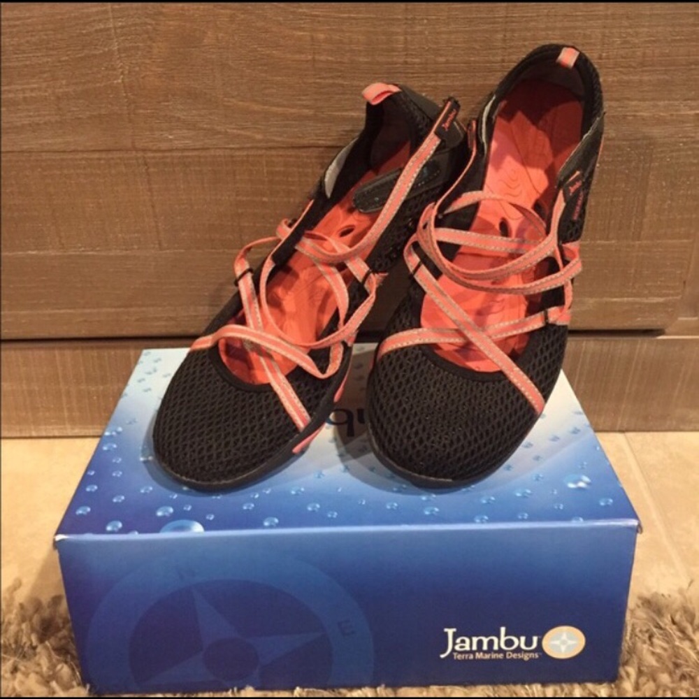 Jambu- Black/Coral Lightweight Shoe Size7.5