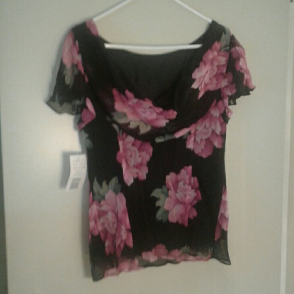 New never worn tags on two piece top and skirt - Picture 1 of 4