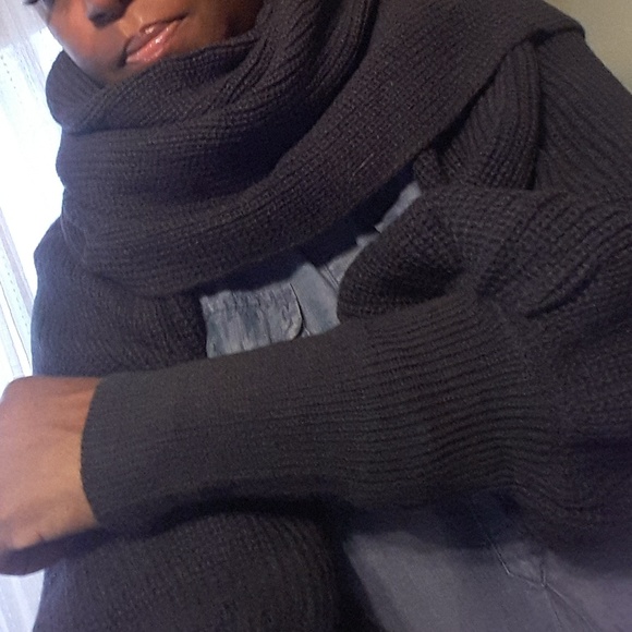 Beautiful Wrap Scarf Sweater (Gray) - Picture 2 of 3