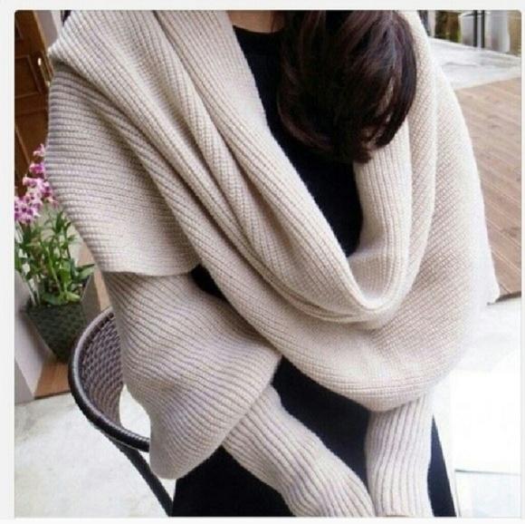 Beautiful Wrap Scarf Sweater (Gray) - Picture 3 of 3