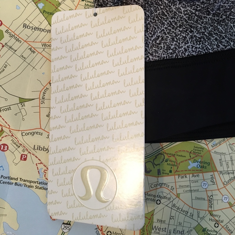 LAST one! Lululemon Run the Day Bra NWT Size 6👧🏾 - Picture 7 of 7
