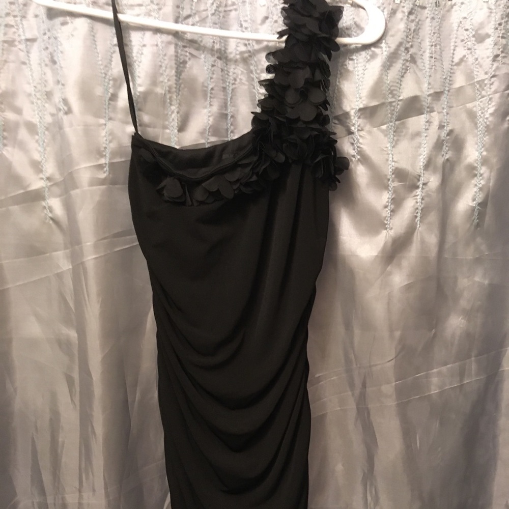 B1G1! Sleek n sexy 1 shoulder mini-dress!