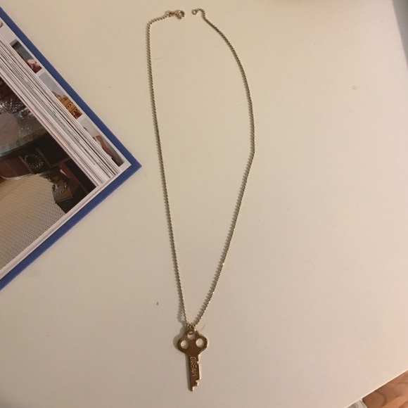 Giving key necklace - Picture 3 of 3