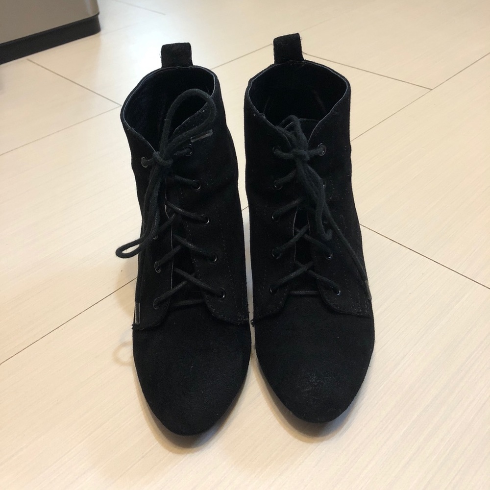 Used Steve Madden suede booties