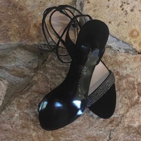 Pelle Moda Fabia 2 Black Suede Low Heel Sandal - Picture 7 of 8