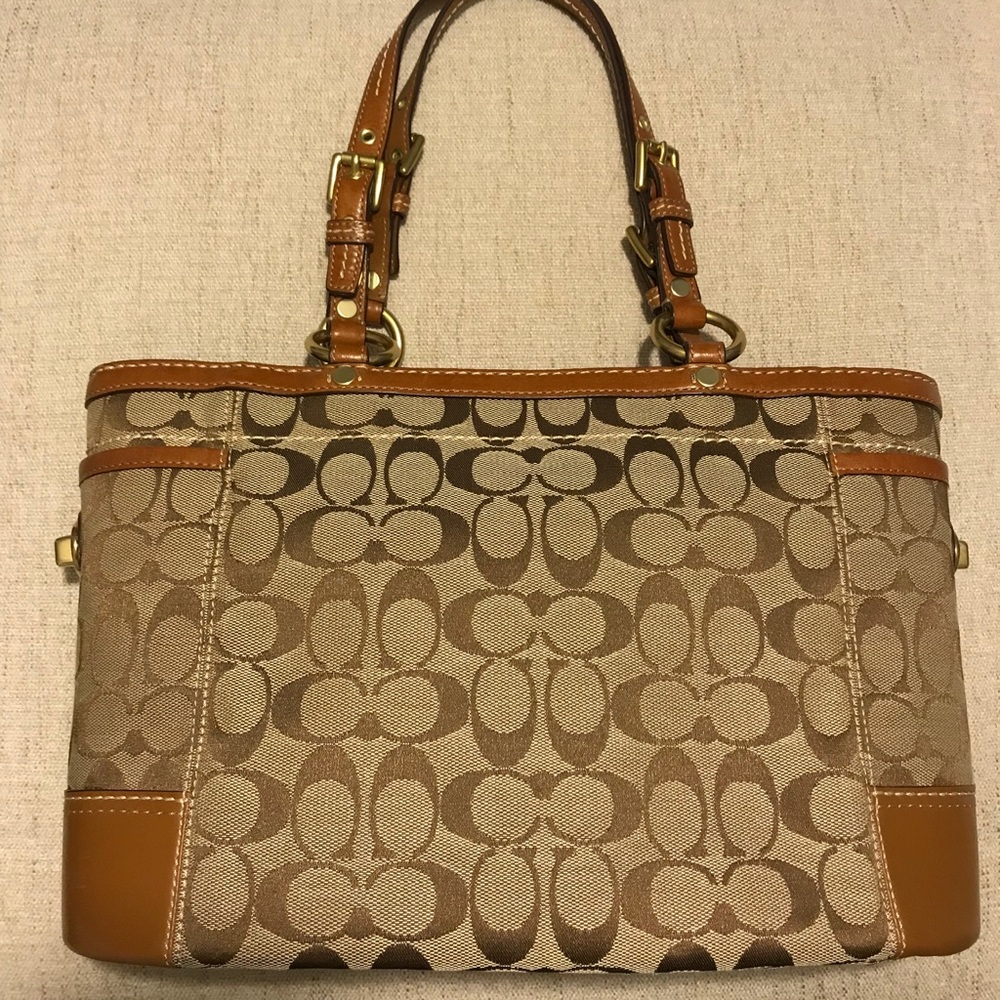 Coach Logo Shoulder Bag