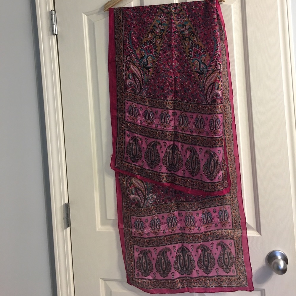 Long thin scarf