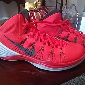 Men's basketball shoes