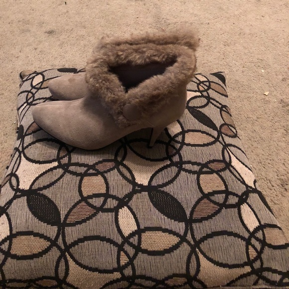 Taupe color 3” heels by AVON new never worn - Picture 4 of 4