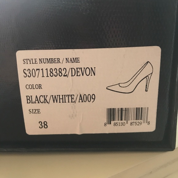 Alice and Olivia Devon Pump. Size 7.5 - Picture 3 of 5