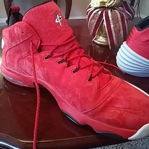 Men's basketball shoes