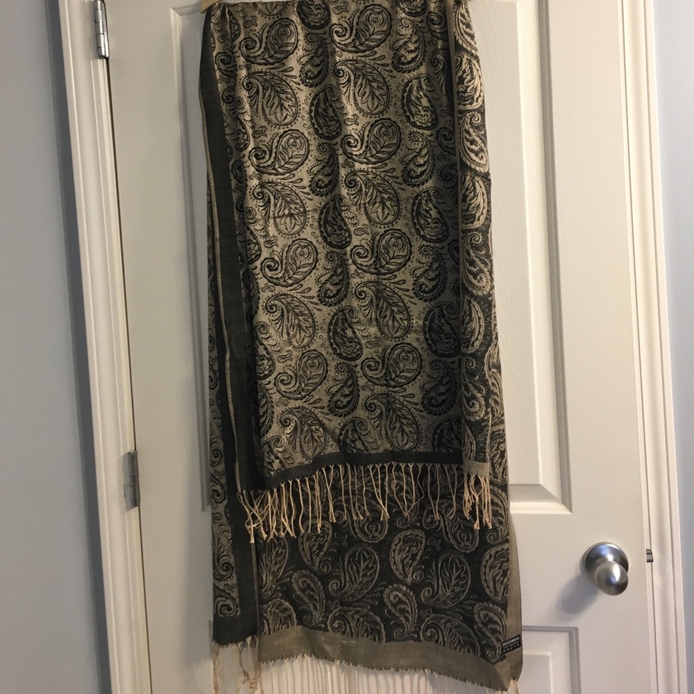 Black and gold scarf