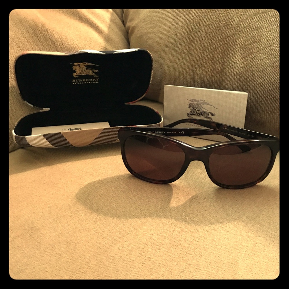 BURBERRY sunglasses