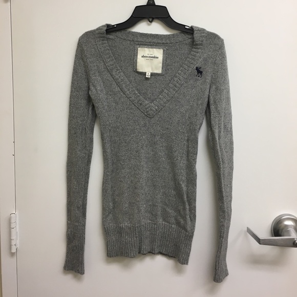 Abercrombie & Fitch Sweaters - Abercrombie grey vneck sweater