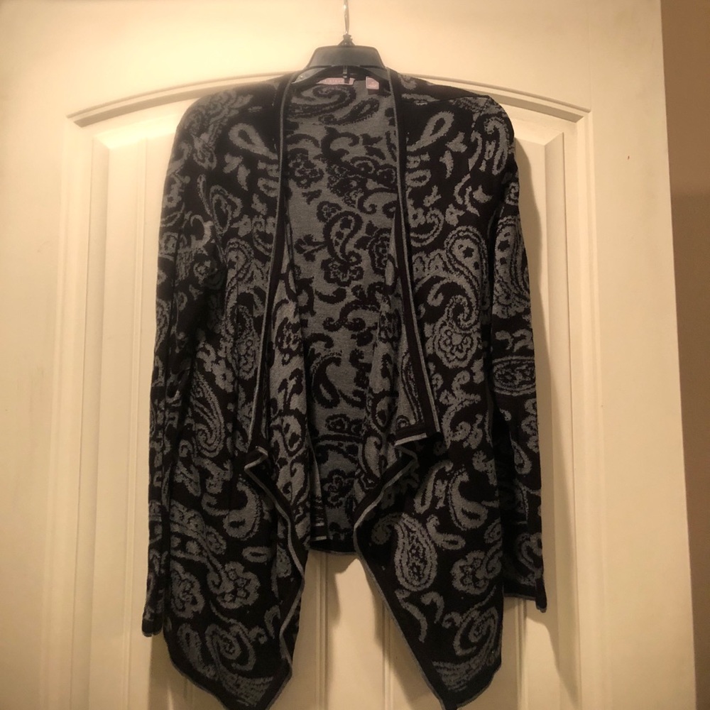 Valerie Stevens Black and Gray Sweater