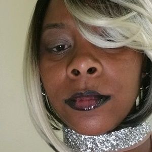 Meet your Posher, Rena