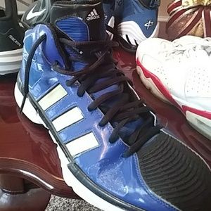 Men's basketball shoes