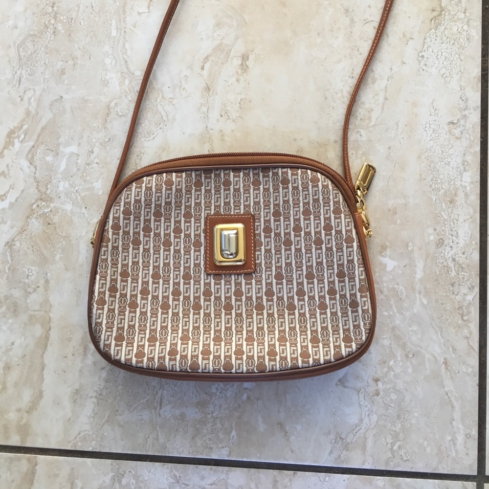 Judith Leiber NWOT small purse.