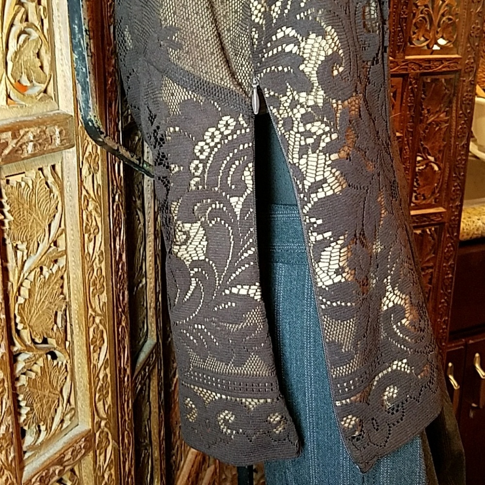 Max Blouse - Picture 5 of 7
