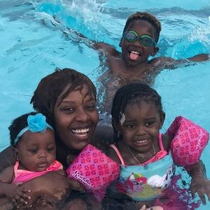 Meet your Posher, Rena