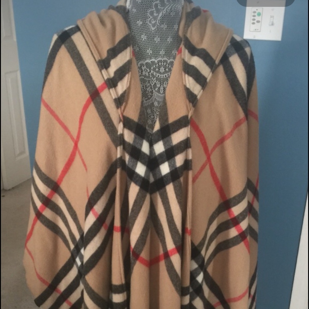 Burberry wool cape with hood