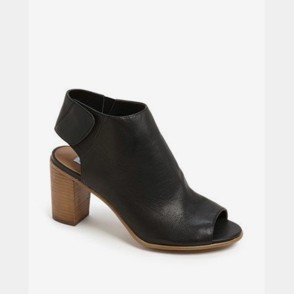 Steve Madden booties!