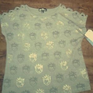 Cute descendants 2 shirt w/ cute designs