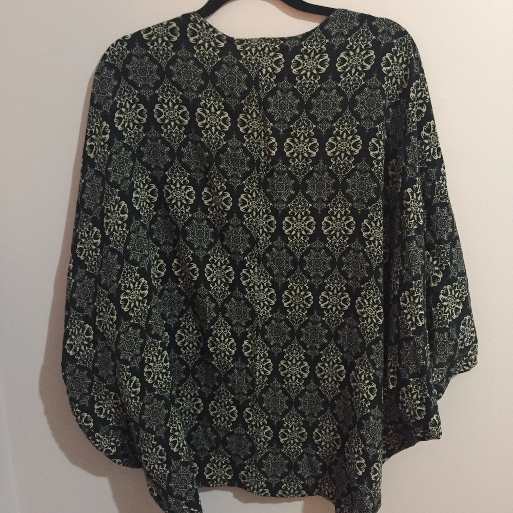 Patterned Wrap - Picture 4 of 5